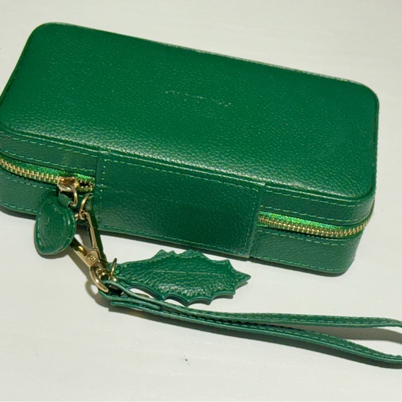 Pandora Bright Green Travel Wristlet Jewelry Organizer w/Leaf charms - Picture 1 of 9
